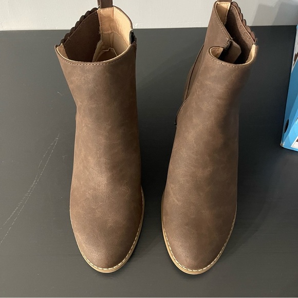 Draper James Elle Black Ankle Booties with Sleek Design - Picture 2 of 7